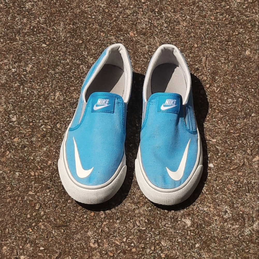 Nike Women's Aqua Blue and White Slip-On Sneakers